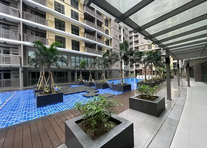 1br With Queen Bed And Balcony, Walk To Okada *