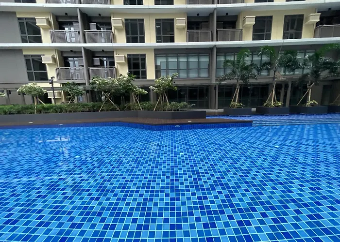 1br With Queen Bed And Balcony, Walk To Okada Manille