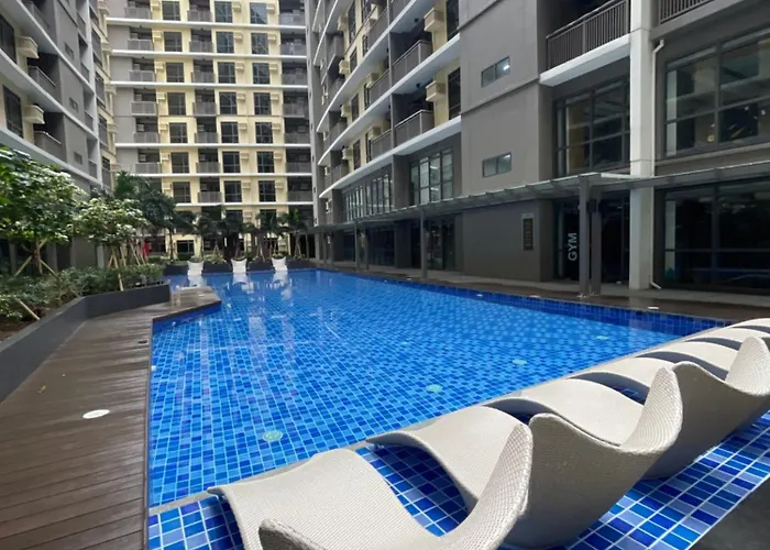 1br With Queen Bed And Balcony, Walk To Okada * Manille